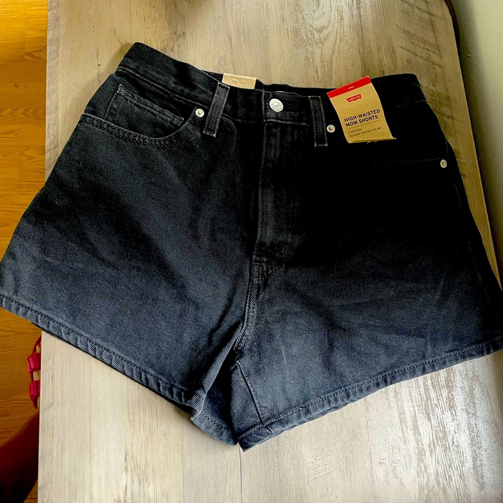 LEVIS HIGH WAISTED MOM SHORTS